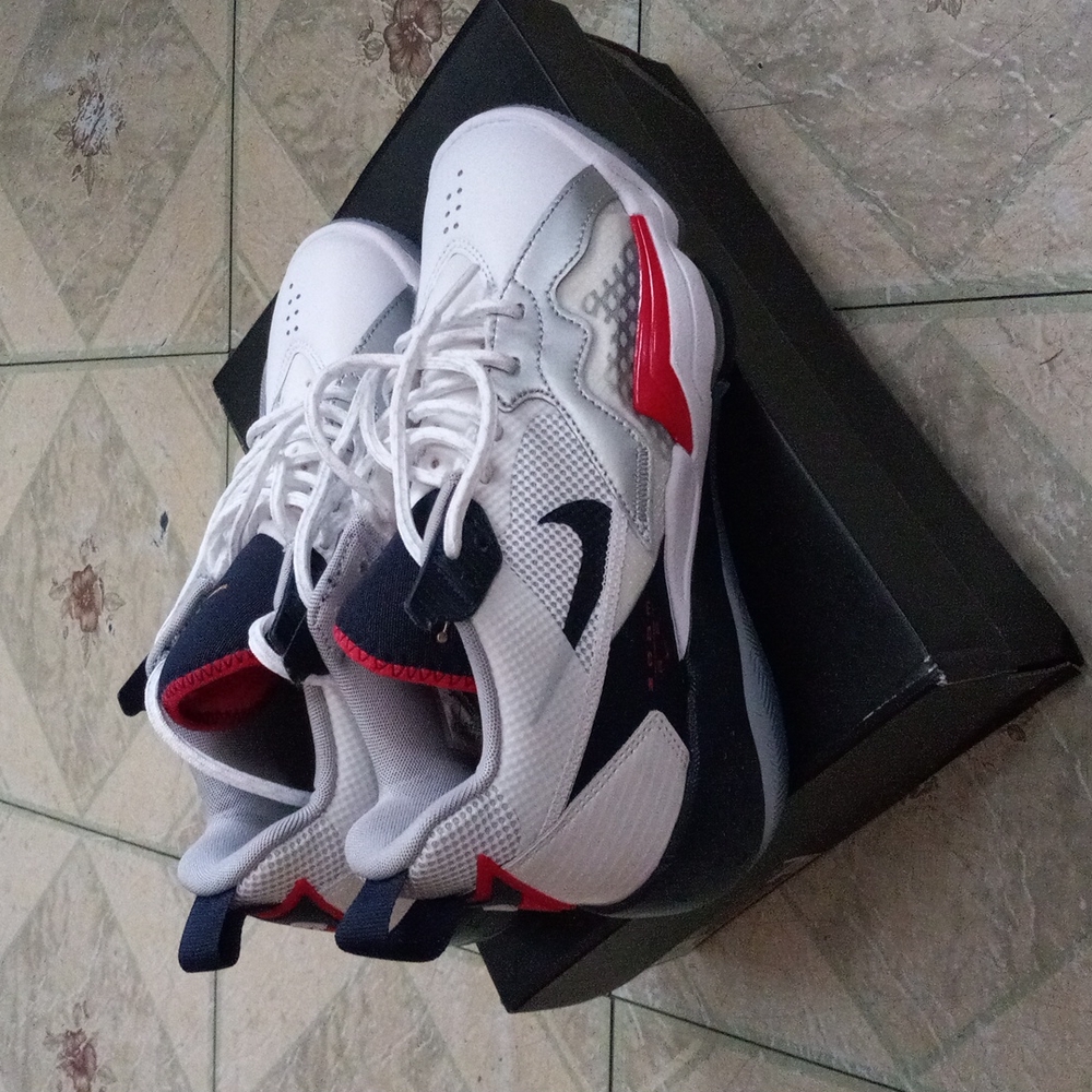 Jordan zoom